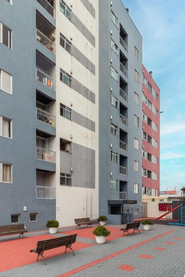 Family Space Curitiba/Vaga De Garagem Gratis Экстерьер фото